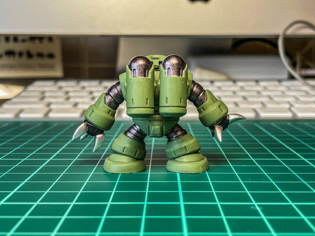 コピックモデラーでスミ入れしています。