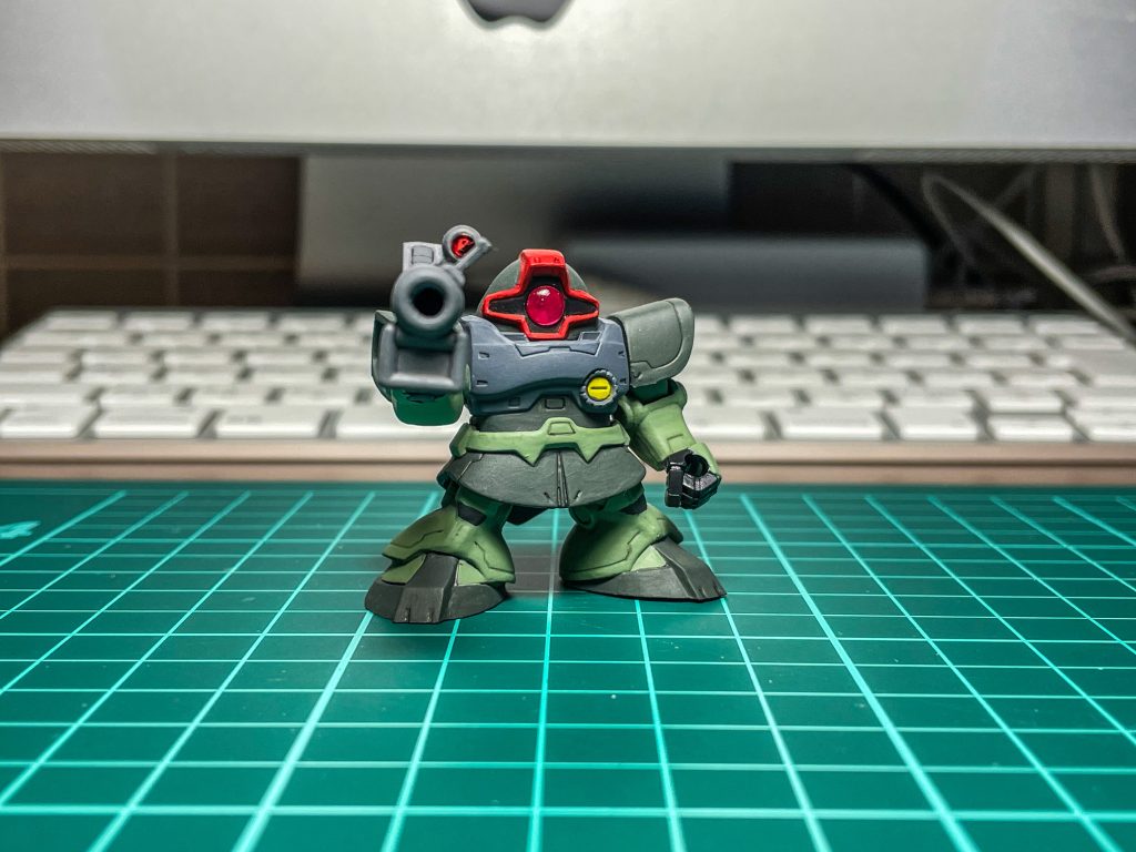 バズーカの銃口はピンバイスで開口し、スコープにはシールを貼りました。