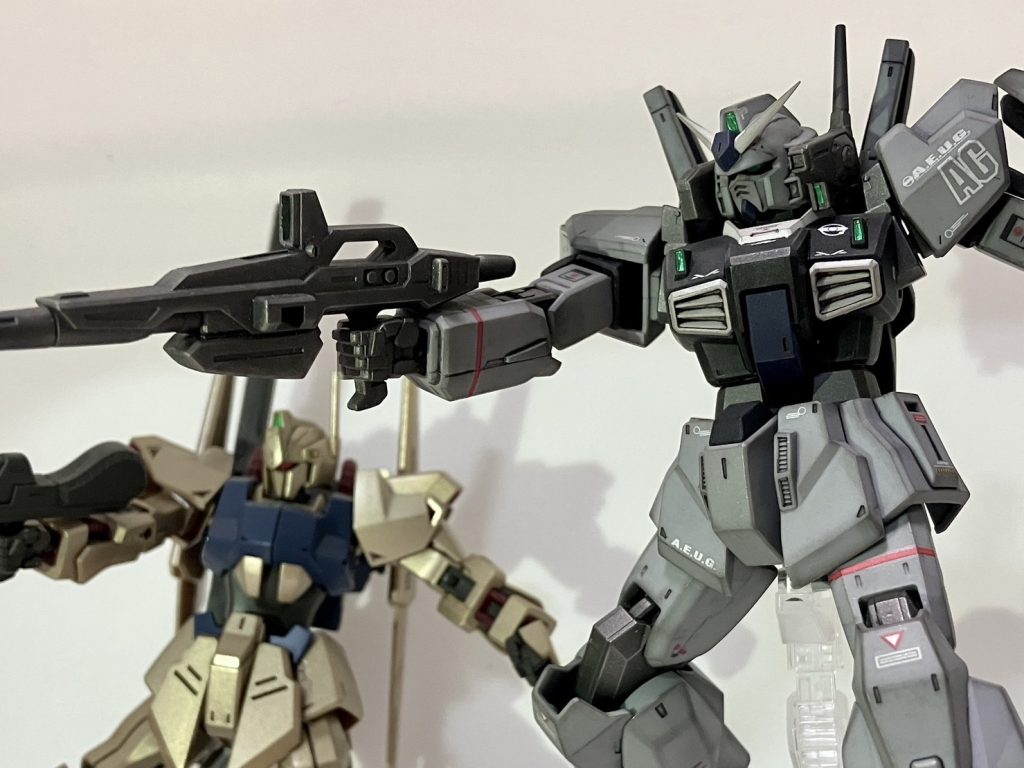 友情出演① ゴールドに塗装しただけの百式