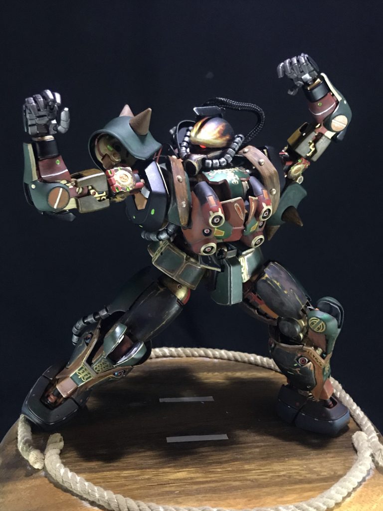 肩幅を出す為にザクの胸部を横に2段つけています。