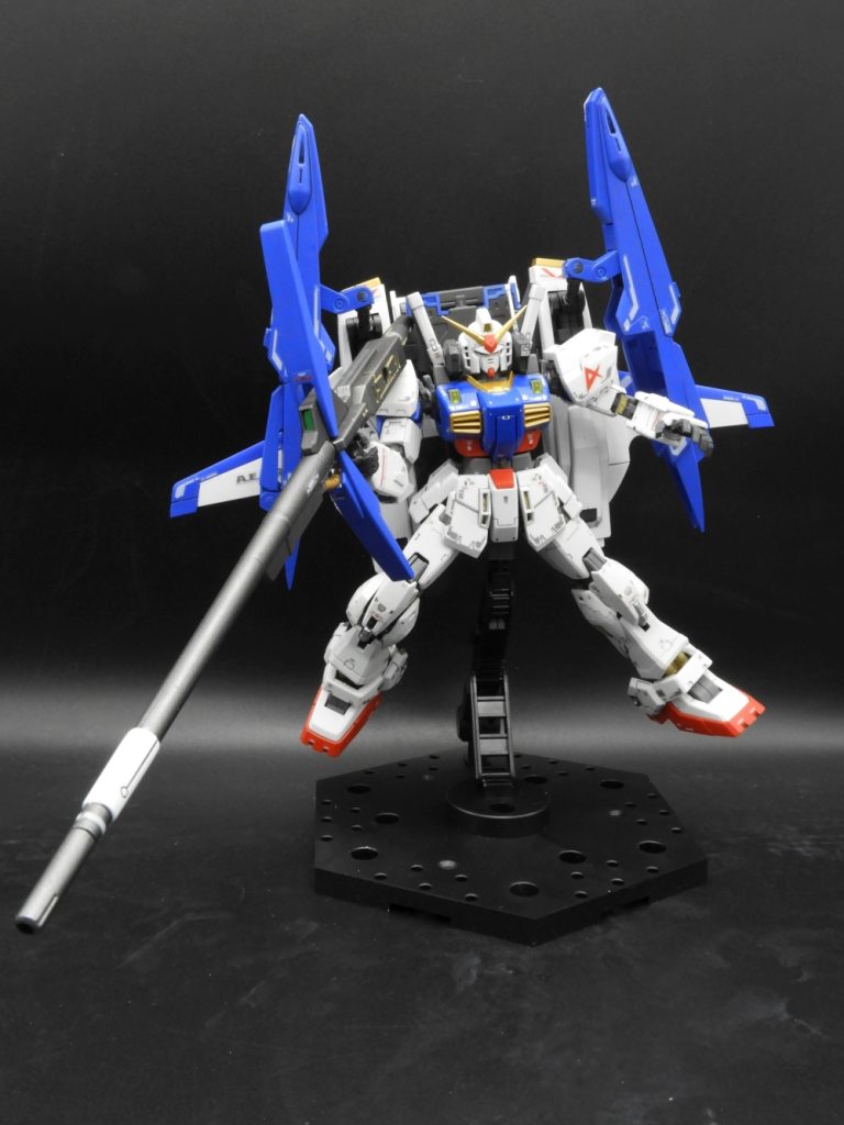 ライフルが保持できなかったので手のひらにネジ止めしてます。