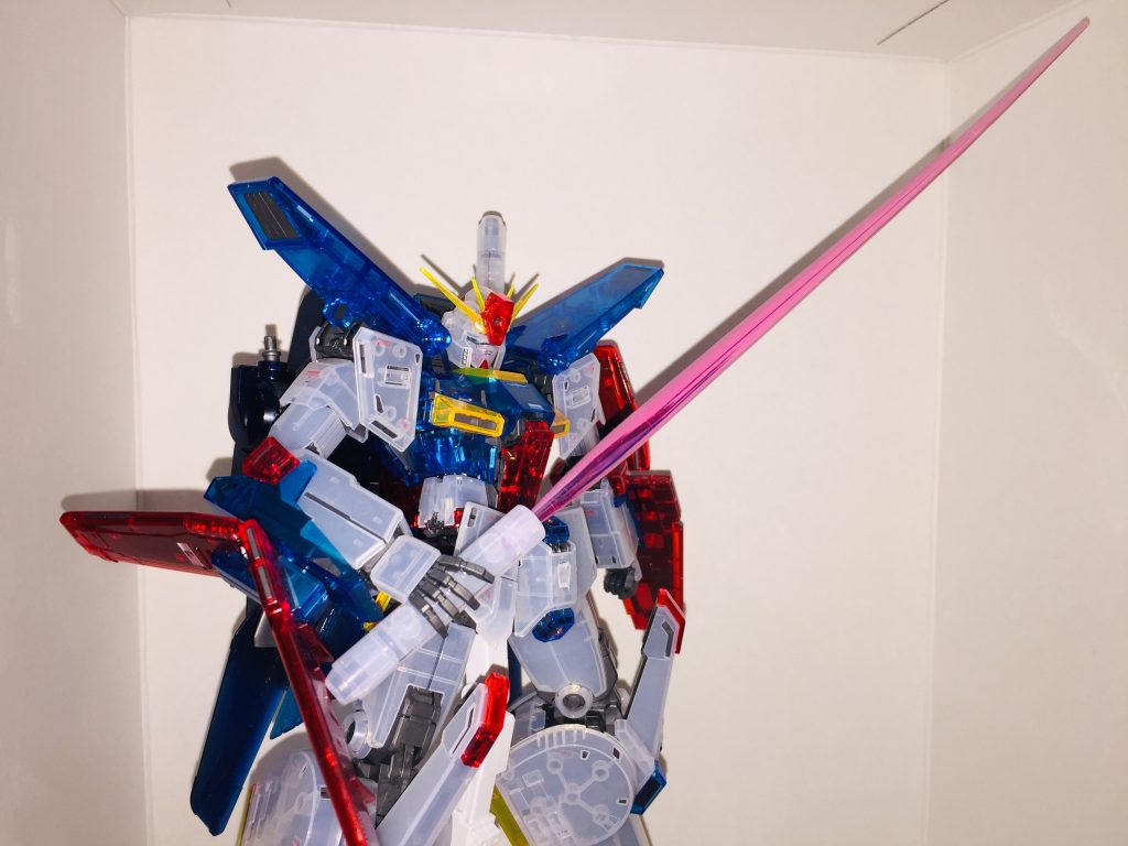 他のよりかなり太いビームサーベル