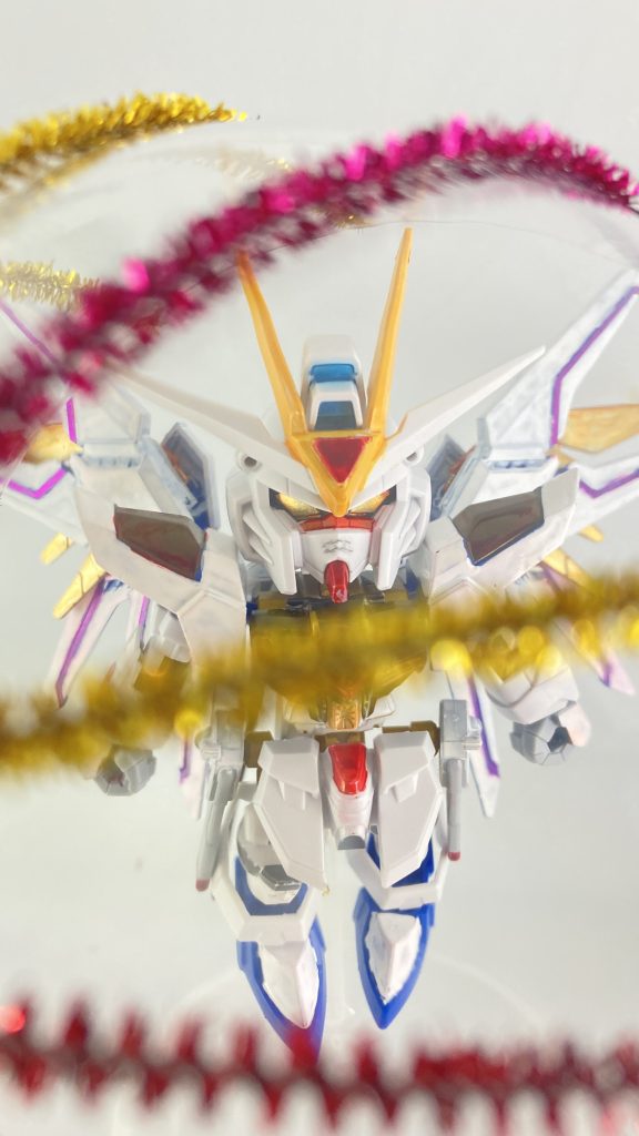 本当は球形にフリーダムの周りを光の線でぐるぐるしたかったんですけど、エフェクトを空中に固定する方法が思い浮かばず断念しました。だれか作ってください(他力本願)