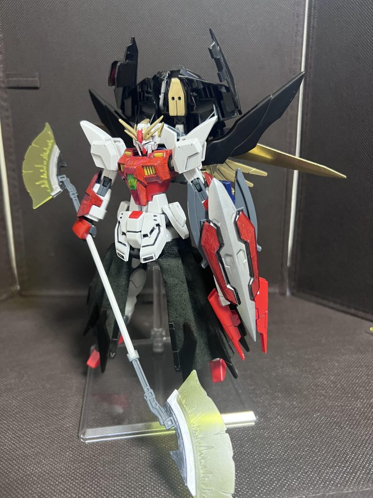 ナギナタの先はシナンジュの武器から、弓も元はシナンジュのビームライフルから作ってます。弓の設定はシールド兼ビームライフル、ライジングアロー時は展開して、弓を引く形で高威力のビームが発射されます