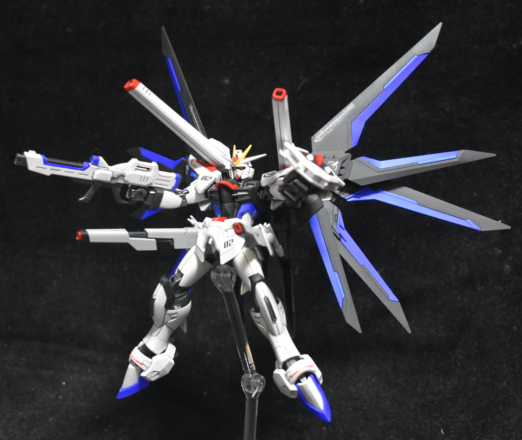 ハイマットフルバースト 盾が武装いっぱいなので初代と違って左腕が浮かないのが◯結局こいつはバッテリーなのか核動力なのか