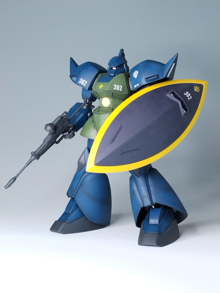 シールドを持たせてみましたが、ものすごい違和感があります。ゲルググは、シールド構えているイメージがないのは、何故だろうか?