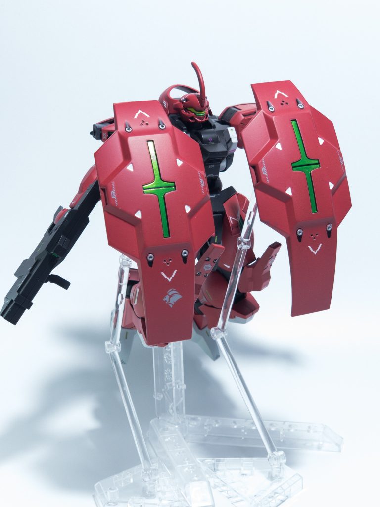 アンビカーのメタリックグリーン部分はシールをそのまま使用しました。