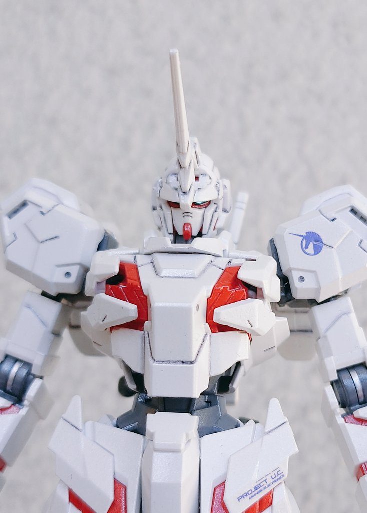 胴体はHGユニコーンのものを慎重に擦り合わせながら、キャリバーンの小さな胴体に収めました。ミキシングするにあたり、特にこだわった部分です。