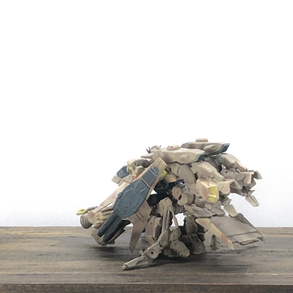 うしろ後部にはMSジェガンタイプを搭載しないタイプ