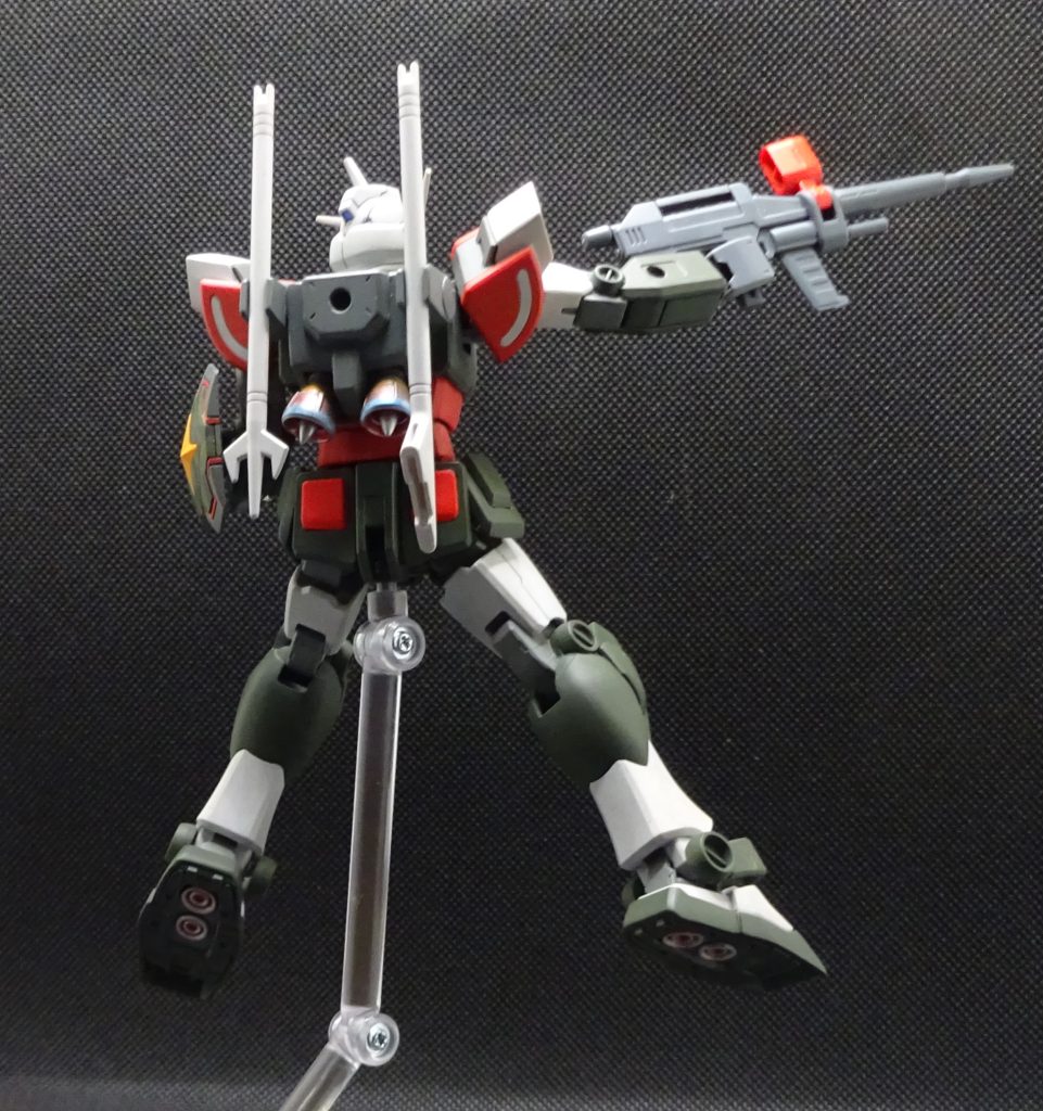 ランドセルのぬるいモールドの一体成型のバーニアを切り飛ばして基部を作り直し既製品のバーニアに変えたのと薙刀ラックを可倒できるようにしてます　そのままだと追加装甲付けるのに邪魔だったので・・・