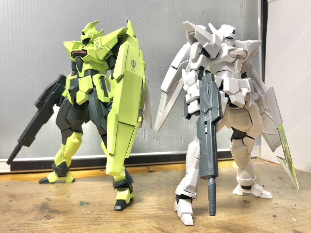 元となったGバウンサーを並べて。これがやりたかった…! Gバウンサー自体デザインが完成されきっているのでバリエーション機も当然カッコいい。海老川先生バンザイ!!!!