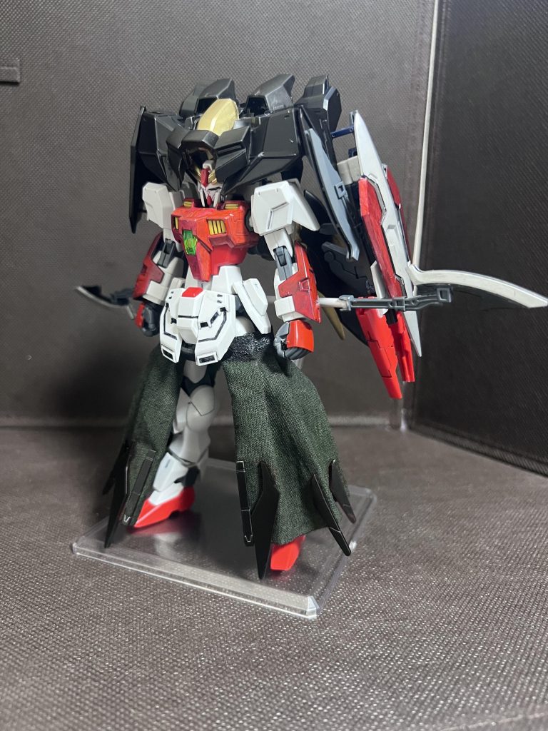 ノーマルモード時です。Gガンダムといえば、精神状態に左右するモード変形 こいつもそれができるようにしました。脳内設定でデビルガンダムとの決戦後、レインさんが武道に目覚めてドモンと共に修行し、強くなったレインの為に作ったMSという設定。