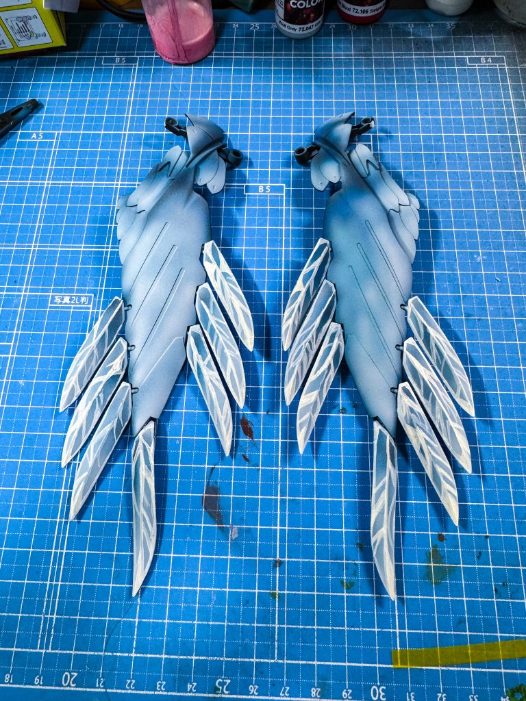 アイスブルーのメインの羽