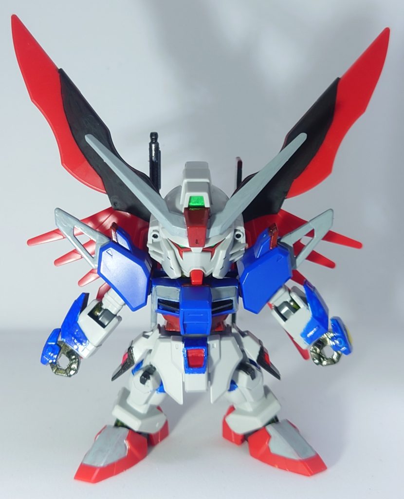 翼を広げて。一番最初に塗った翼のつや消しブラックがめちゃくちゃいい感じになってテンション上がってました