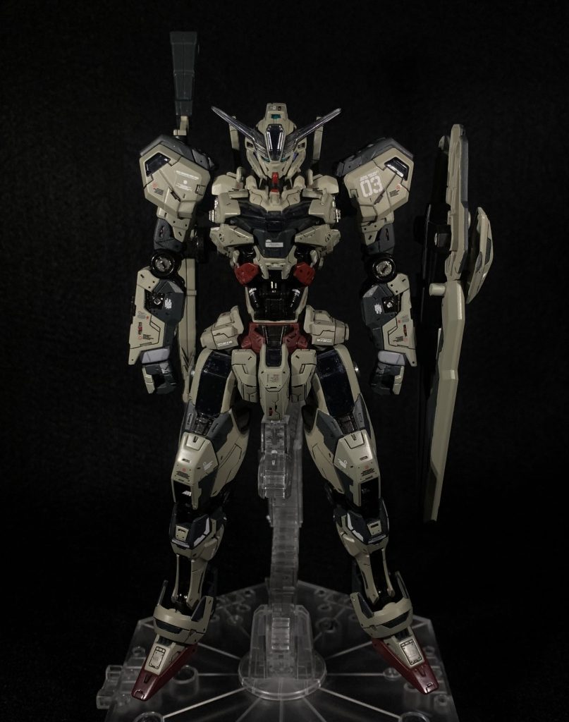 ウエスト:バルバトス&エアリアル&シュヴァルべ腕:νガンダム足首&バックパック:エアリアルライフル:ジムジムウエポンズサイドスカート:キャリバーン×2プラ板とスジボリでディテール追加