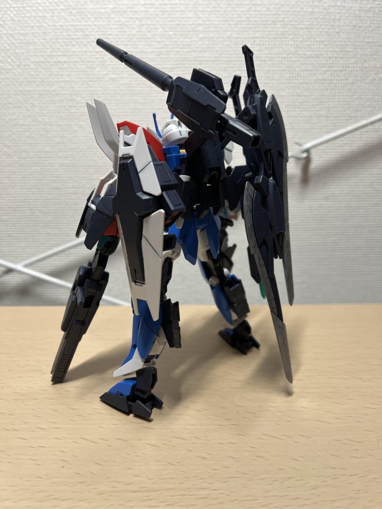 バックパックはヴィーナスウェポンをベースに。マーズの剣とヴィーナスのキャノンとミサイル、アースの盾を取り付けました。ただマーズとヴィーナスのウェポンを足すだけなら、それ用のバックパックはあるんですが…