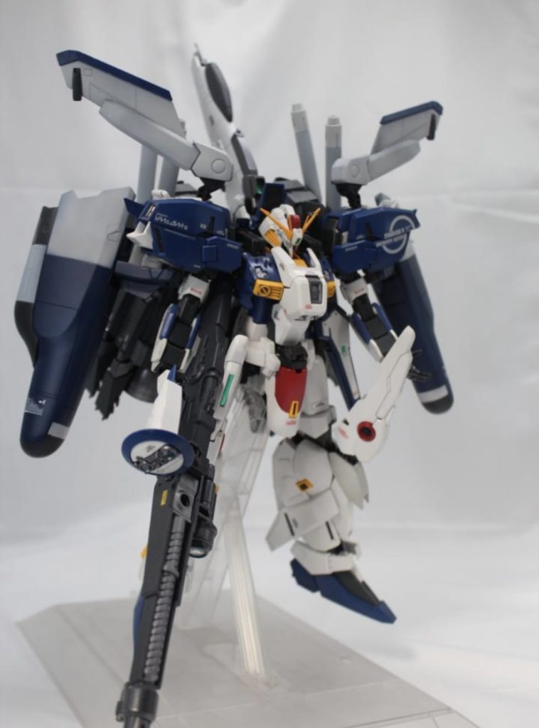 意外と多い、合わせ目消しに苦労しました。4連ビーム全部とか笑しかしながら、迫力があるキットです。