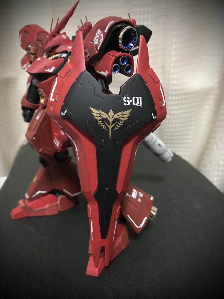 重モビルスーツという事でバーニアを増やして既存のも少し強調してます