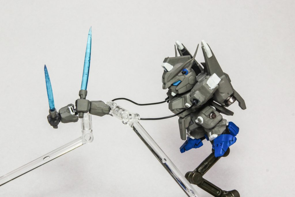 タミヤのパイピングケーブルを使って、有線式ビームハンドも再現しました。