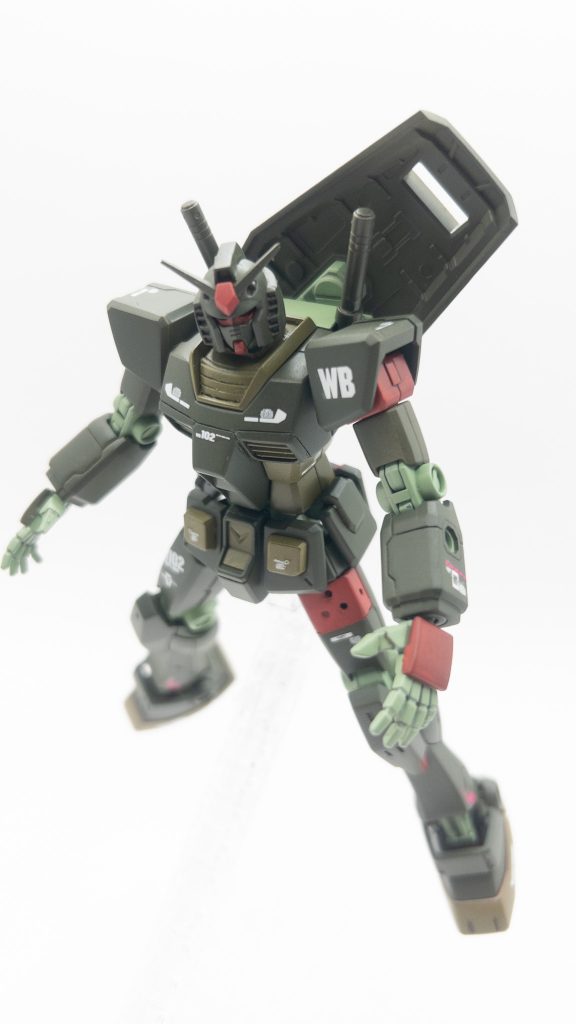 フロントショット素組後に下記のカラーで塗装し、タミヤの墨入れ塗料（ブラウン）で墨入れプライマリー : カーキーグリーンセカンダリー : オリーブドラブ(1)アクセント : モンザレッド関節等 : よもぎ 色よもぎ色は塗装した瞬間に、「あっ、これ違う」と思いましたが、トップコート（艶消し）吹いたら意外とよかった 😆