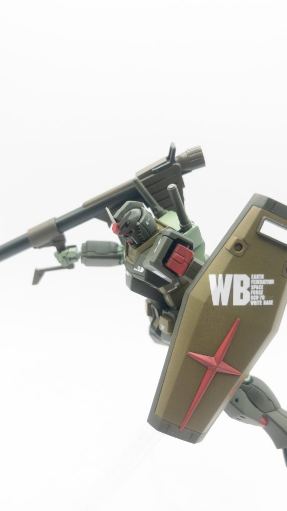 バズーカ装備ゲート処理しているつもりでも塗装後にちらほらゲート跡が残っている始末...。