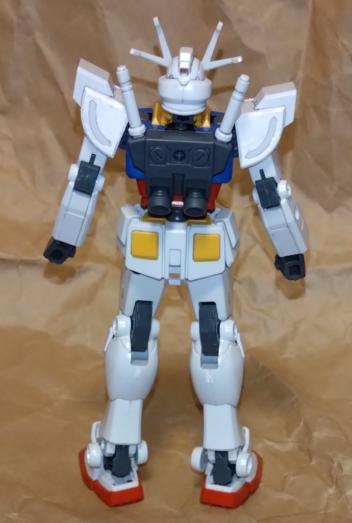 ラーガンダム(ファーストカラー)元々、(EG)ファーストガンダムをベースにしていたラーガンダムのカラーをファーストのカラーのままだったら…という考案から考えたモノになります。弐型のバックパックを使ってますが、性能は参型を上回るという設定です。参型の武器であるビームラーナギナタの使用も可能。原点に戻りつつ、性能は高め……という設定です。