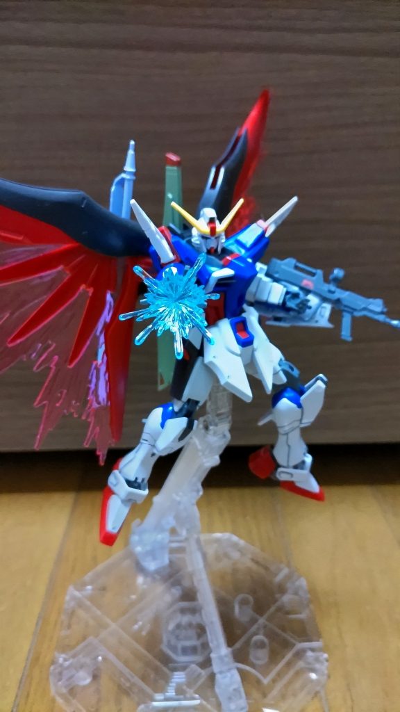 パルマフィオキーナ掌部ビーム砲手からビームを出せる独特なガンダムです。