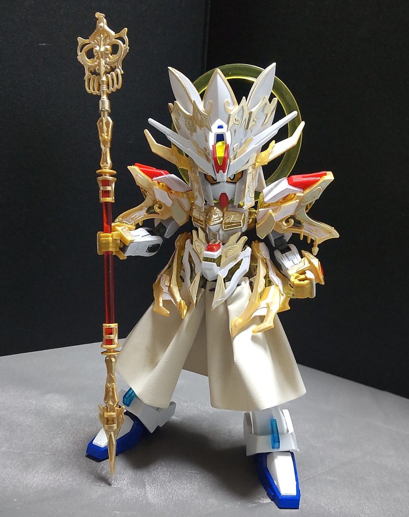 オプションパーツとして、背部に後光輪を装着出来ます。※元々はSDシナンジュに付いてあるサイコシャード(小)です。窮奇ストフリに付いてた禍々しいパーツが無いので、それに対抗してオリジナルを作ってやろうというのが狙いです。