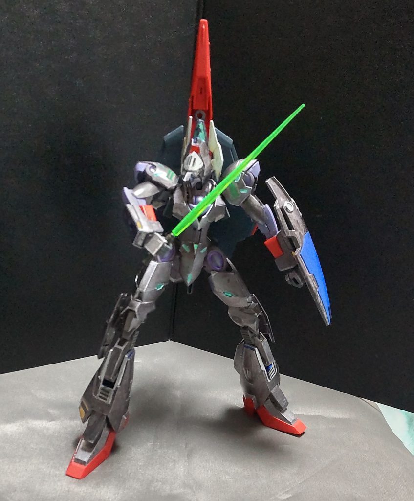 この機体の場合、ビームサーベルとは呼ばずにセイバーと呼ばれています。