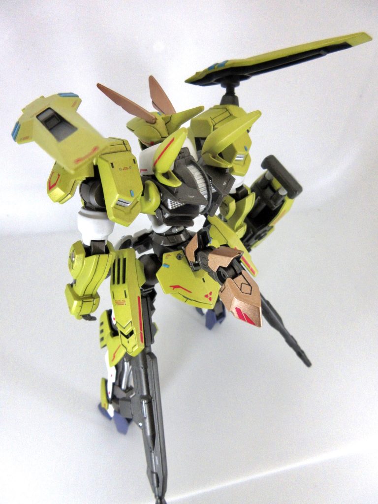 【背面】ヴァルキュリアフレームは初めてだったのですがガンダムフレームに負けず劣らず背面が美しいですねチャームポイントは尻尾型スラスターです!