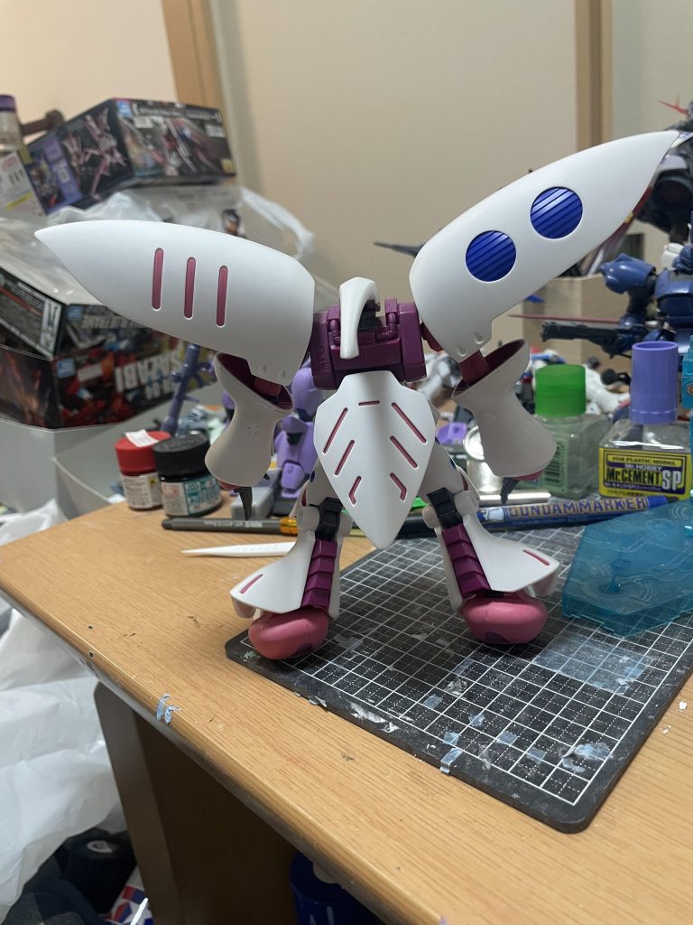 バックショット肩幅がとにかく凄い…全体的には割とシンプルな印象でした。