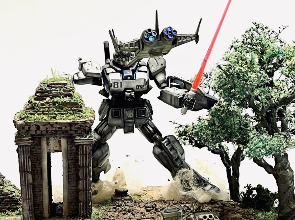 マゼラトップのブースター内部にブルーのミライトを搭載して発光。