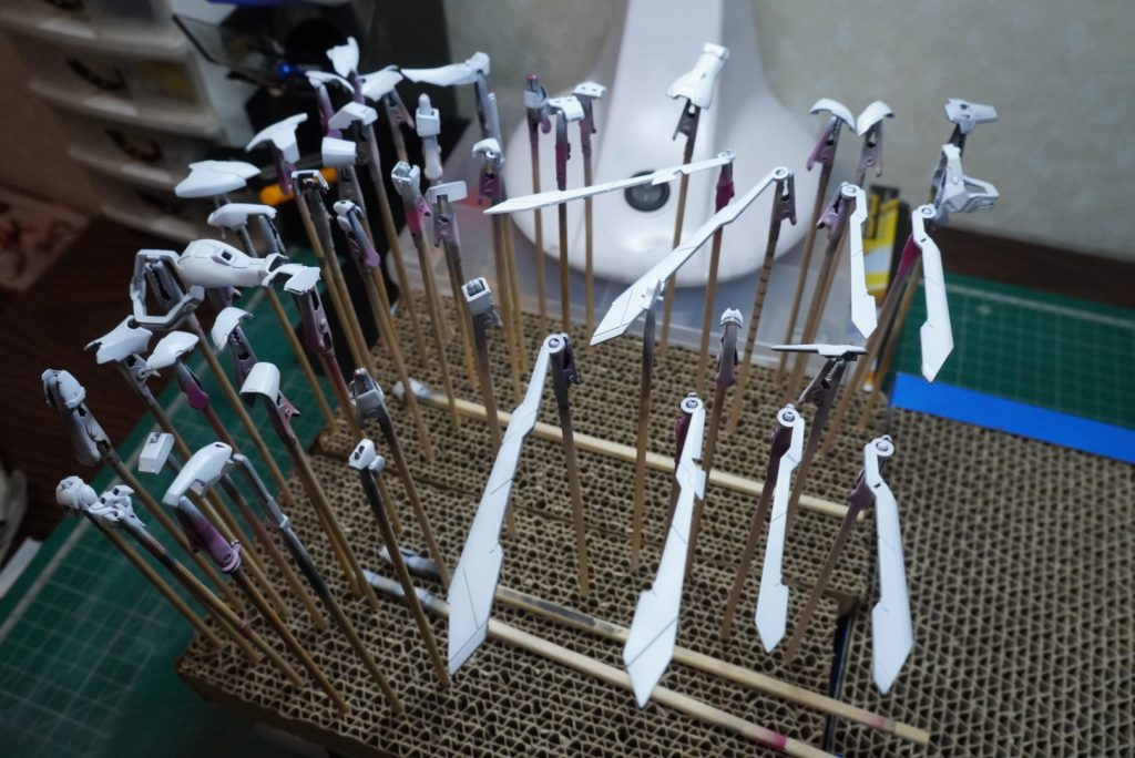 塗装はガイアノーツ　サーフェイサーEVOガンメタを下地にやりました。トーンが落ちて自分好みに仕上がりました。