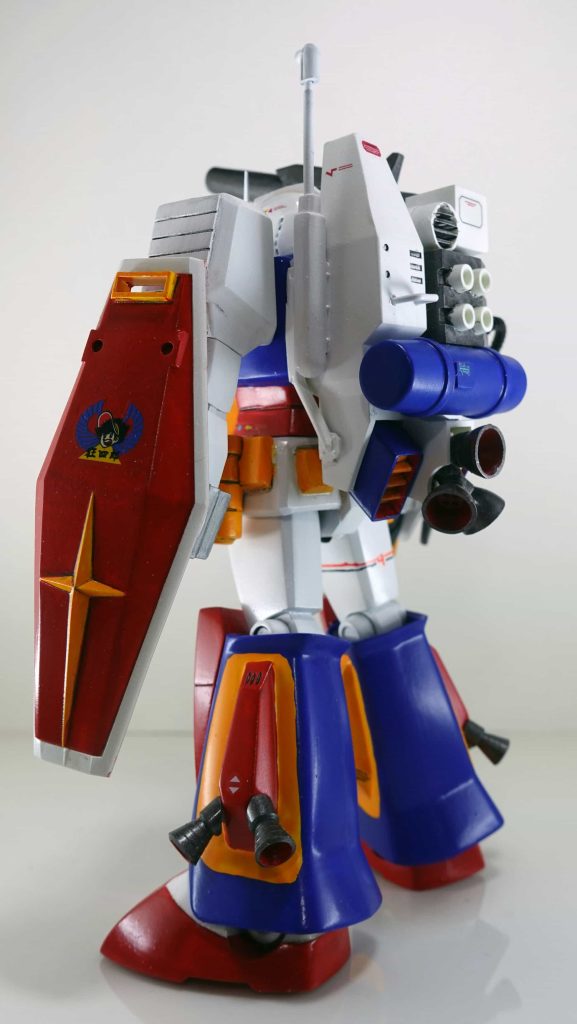 脚部のバーニアが欠損していて作ったのですが、取り付け位置を下にしたかったのでキットと違っています。(間違えてるだけ)