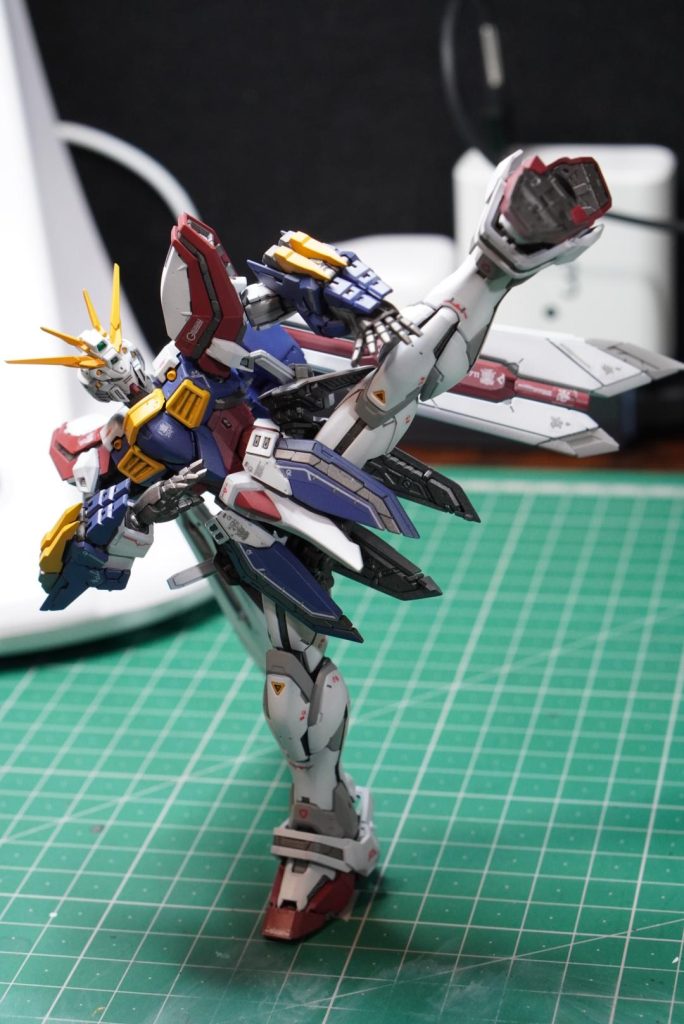 製作途中で試しポーズ片足で自立可能です！