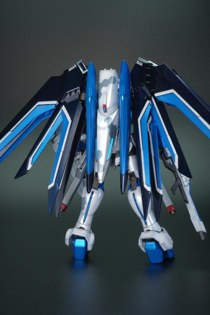 一部をヘックス迷彩にして情報量を上げています。