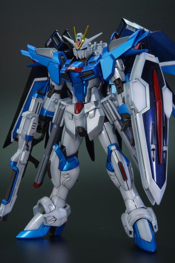 装甲は光沢にし関節はつや消しにしています。