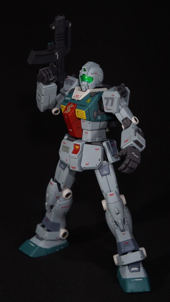 ビームスプレーガン装備やはりオリジン系キットはディテールが多くて、そのまま組んでも情報量多くてかっこいいですね。しかし、1か所だけスジボリを追加しています。わかった方はスレジムマスターですね!