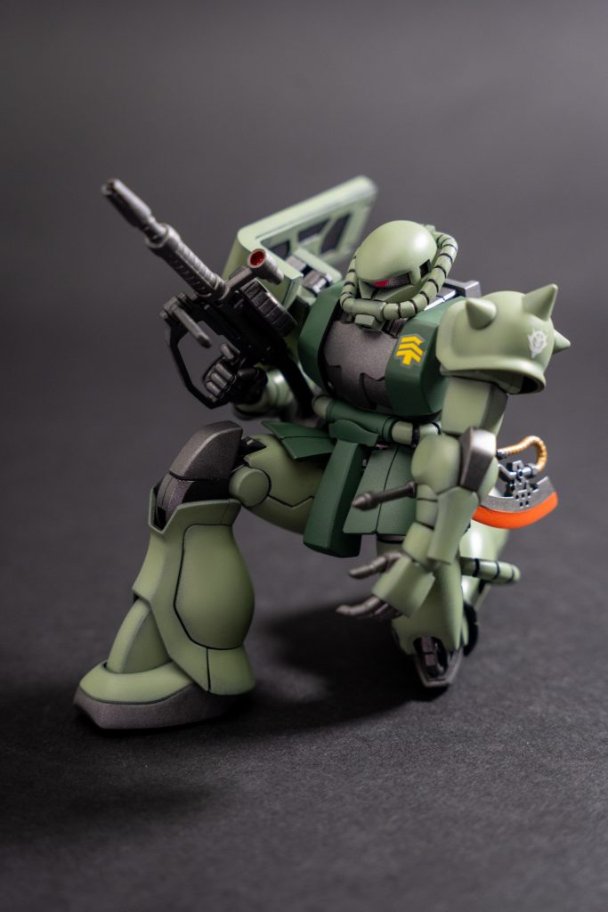 結構可動広くて、しゃがみのポーズができたのは嬉しいところ。部分塗装でポイントに金を入れる楽しさに最近気づきました。