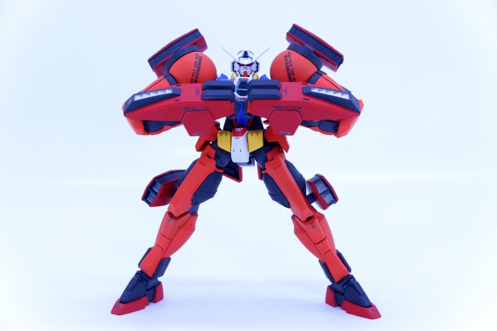 ▲正面2,ガツンガツン拳を打ち付けながら近づいて来そう