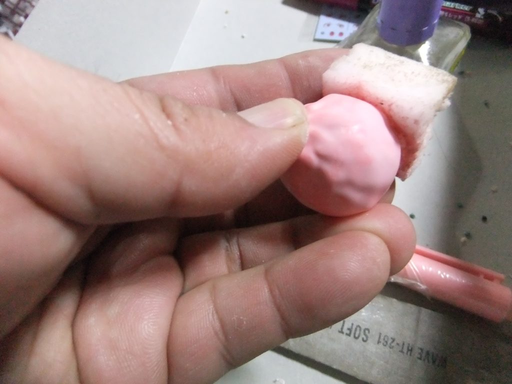 リアルタッチマーカーピンクを塗って完全乾燥後にメラニンスポンジで研磨して陰影つけも完了デス😁