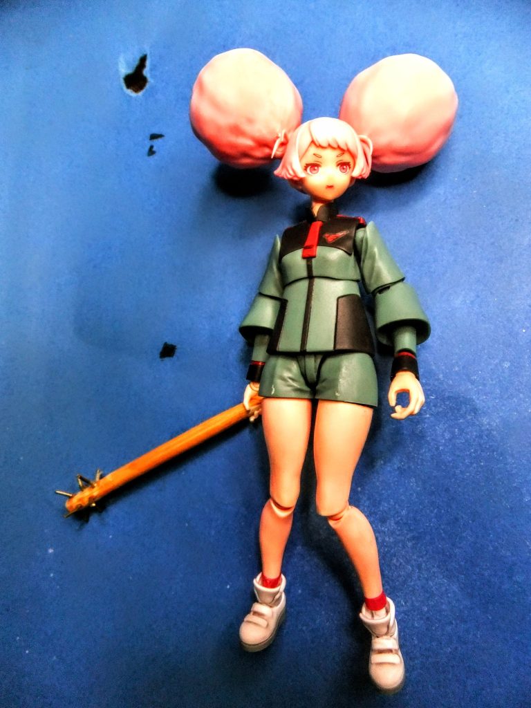 その他の部位も同じ様に施工しての完成形がこんな感じになります。肌、頭髪の陰影はリアルタッチマーカーピンク①口元 リアルタッチマーカーレッドアスティカシアの制服 リアルタッチマーカーグレー③スニーカー リアルタッチマーカーグレー②部分塗装(レッド)百均モデラーマーカー塗装用sレッドの以上となります😁最後迄お付き合い頂きましてありがとうございました🙇