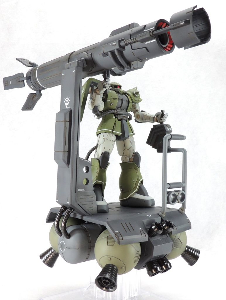 ゲート跡やパーティングライン、ヒケ等の処理を丁寧に行い、塗装は色数を減らすコンサバティブな手法で兵器感の演出を試みました。デカールはガンダムデカールやヴェルテクスデカール等を使用。