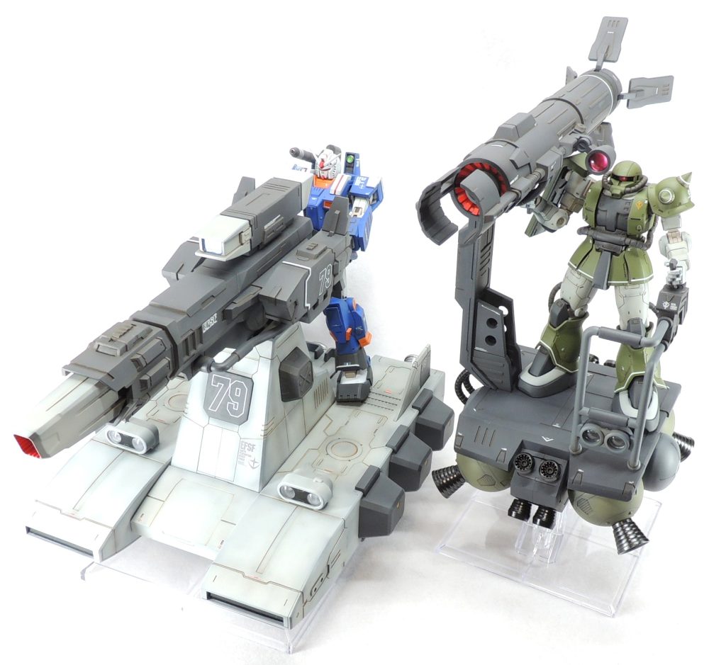 先に完成していたバストライナー&フルアーマー・ガンダムと揃い踏み。装備により既存のキットのグレードアップを図るというコンセプトが素晴らしい!