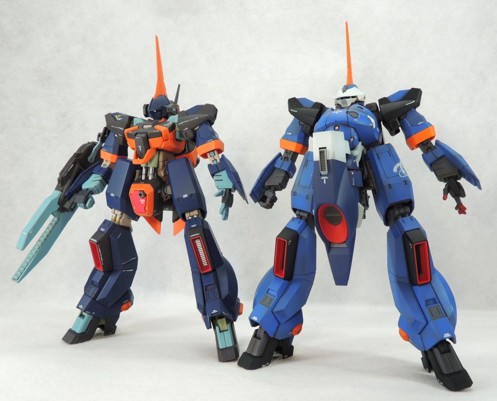 せっかくなので、以前製作したバーザムとツーショット。追加パーツを外して組み替えれば、ノーマルのバーザムに戻すことができます。