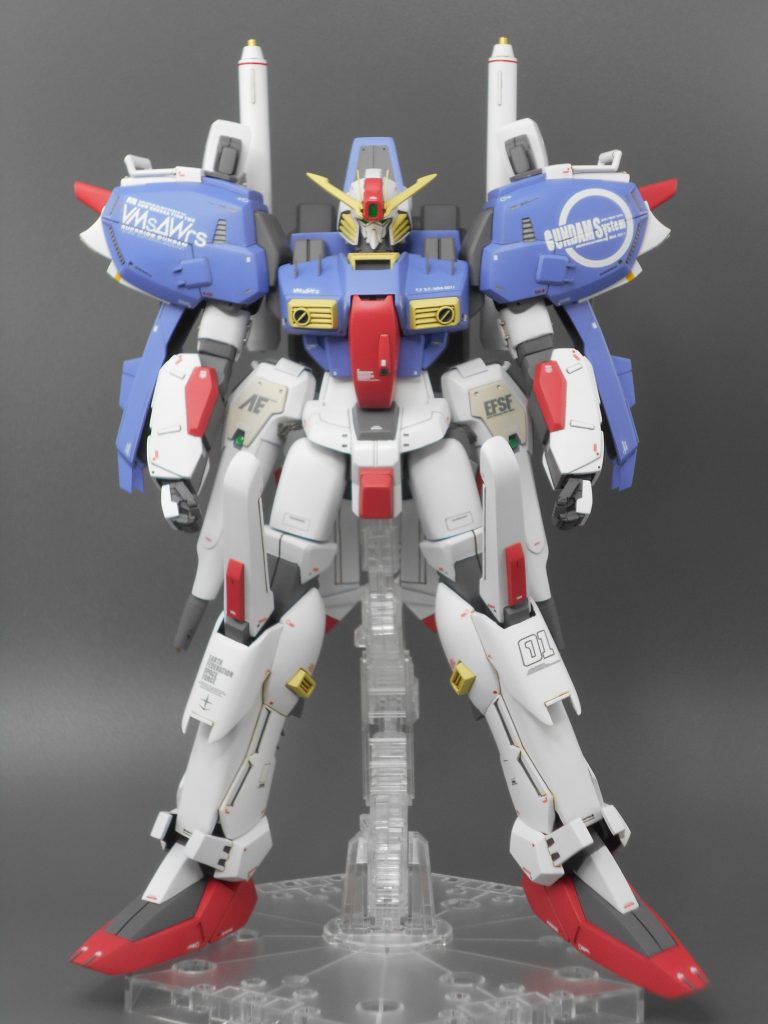 正面。ちゃんと左右対称・・・！？