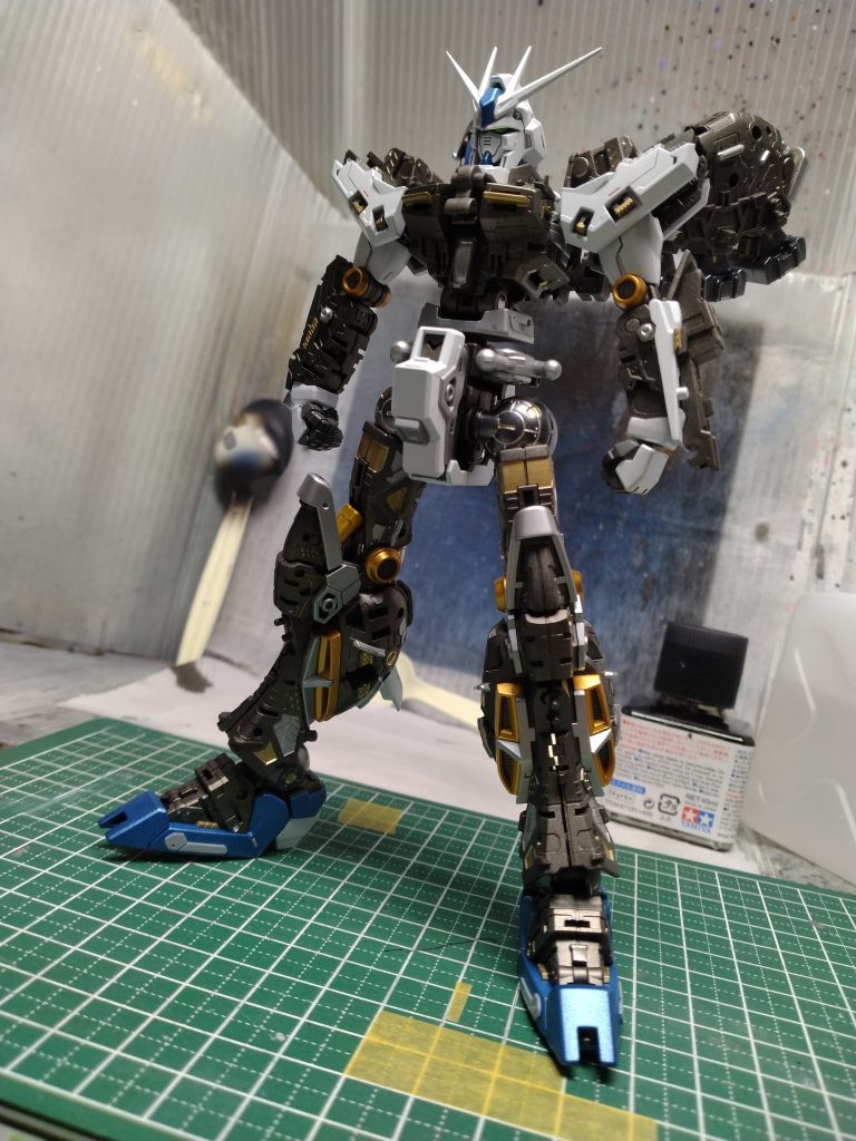 見えなくなるのにフレームの塗り分けに凝ってしまいました。