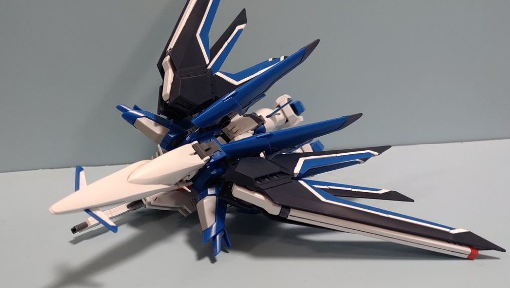 飛行形態への変形、ウイングガンダムくらいの簡単変形ですが基本MS携帯で良いかな('ω')