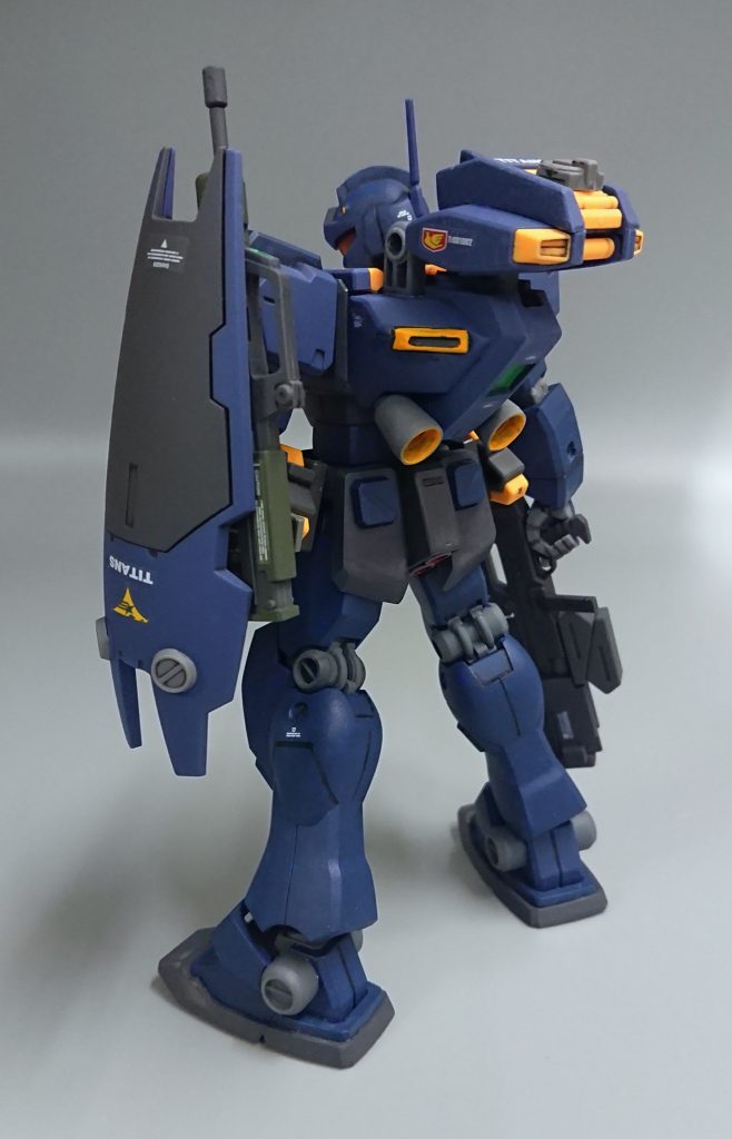 AOZの「ティターンズの旗のもとに」のヘイズルも好きで、Zガンダムの流れの間にいる ティターンズの陰のような存在感が好きです。 