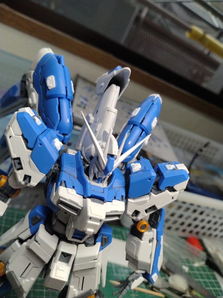 プラバンとスジボリでディティールアップ。